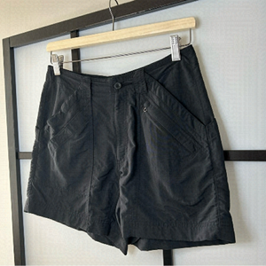 [4] Royal Robbins Women’s Mid Rise Black Cargo Hiking Shorts